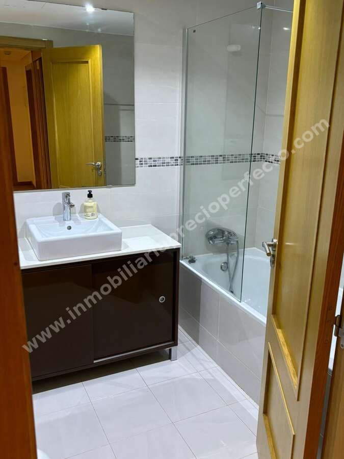 2 bedroom Flat for sale in Arrecife with garage - € 280,000 (Ref: 9334284)