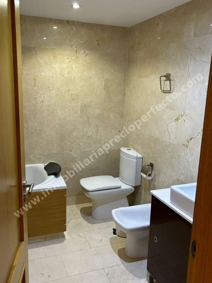 2 bedroom Flat for sale in Arrecife with garage - € 280,000 (Ref: 9334284)