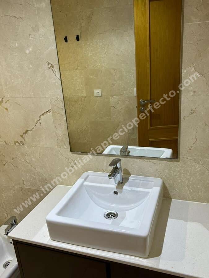 2 bedroom Flat for sale in Arrecife with garage - € 280,000 (Ref: 9334284)