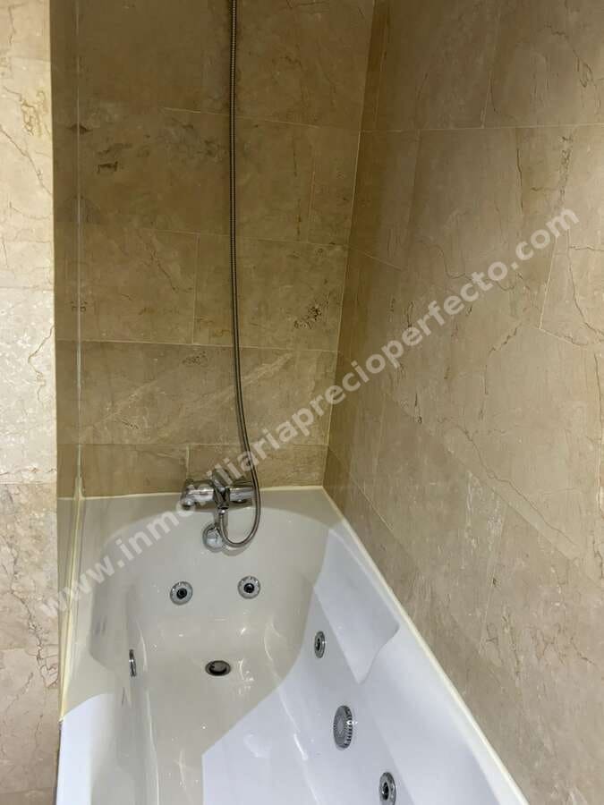 2 bedroom Flat for sale in Arrecife with garage - € 280,000 (Ref: 9334284)