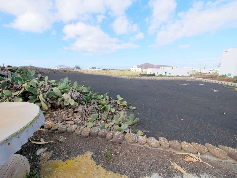 5 bedroom Finca/Country House for sale in Tinajo - € 450,000 (Ref: 9382031)