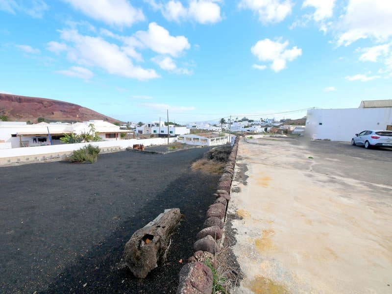 5 bedroom Finca/Country House for sale in Tinajo - € 450,000 (Ref: 9382031)