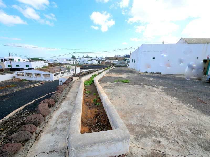 5 bedroom Finca/Country House for sale in Tinajo - € 450,000 (Ref: 9382031)