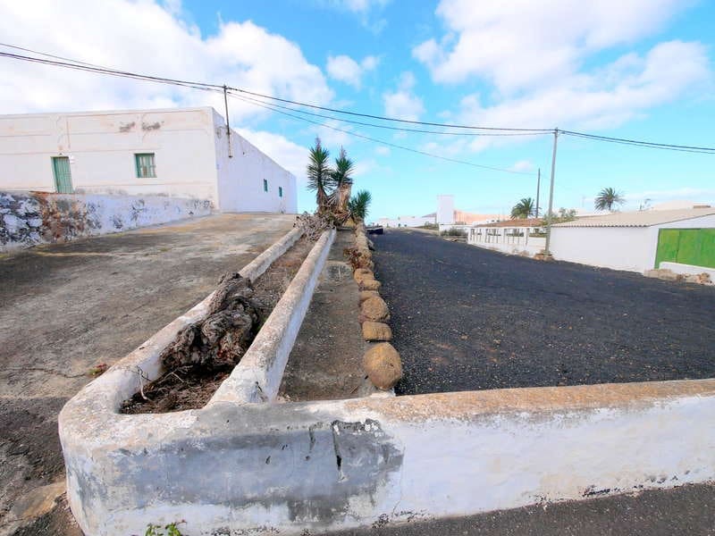 5 bedroom Finca/Country House for sale in Tinajo - € 450,000 (Ref: 9382031)