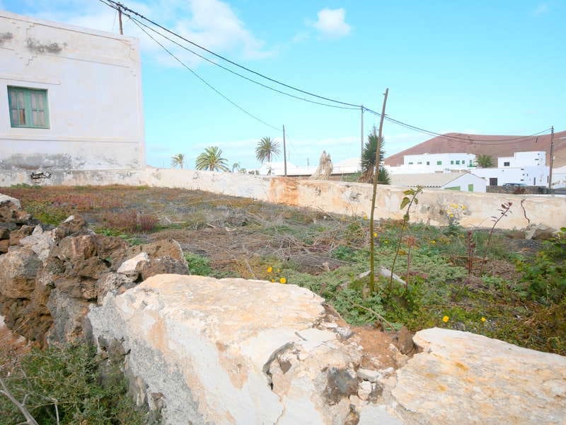 5 bedroom Finca/Country House for sale in Tinajo - € 450,000 (Ref: 9382031)