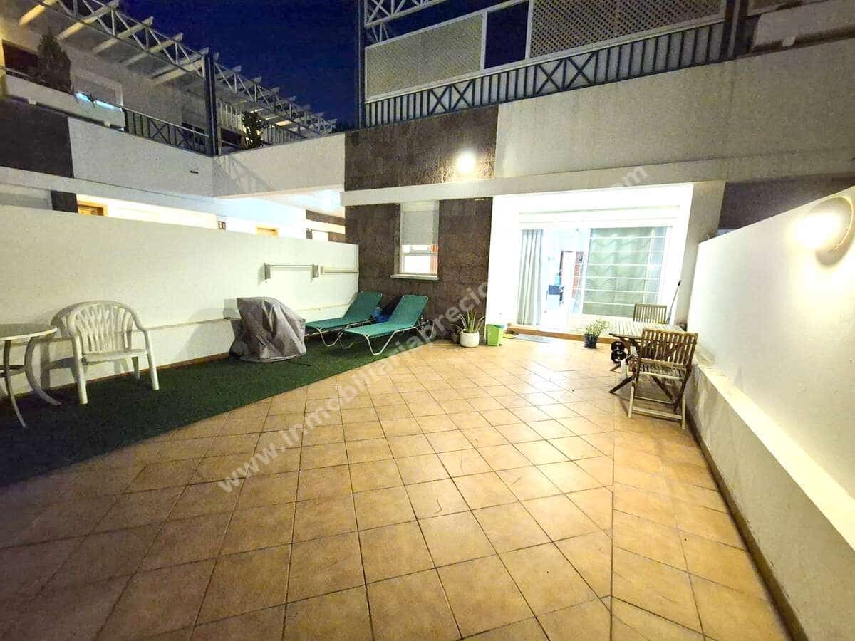 2 soveværelse Lejlighed til salg i Puerto del Carmen med swimmingpool garage - € 350.000 (Ref: 9421810)