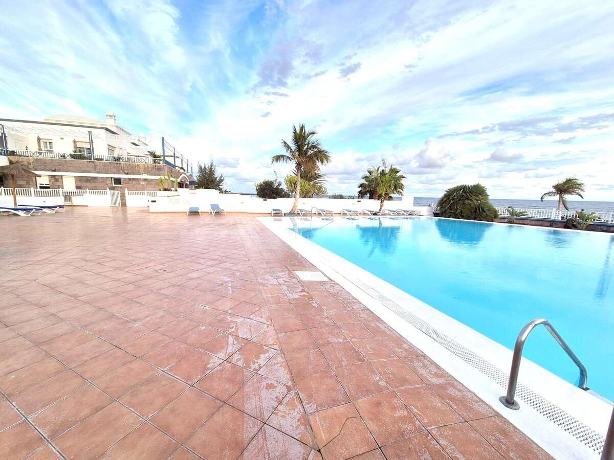 2 soveværelse Lejlighed til salg i Puerto del Carmen med swimmingpool garage - € 350.000 (Ref: 9421810)