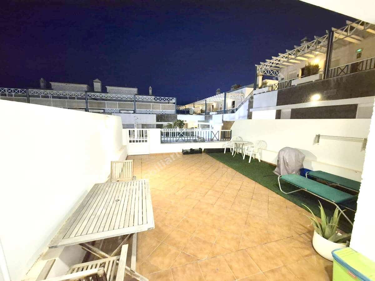 2 soveværelse Lejlighed til salg i Puerto del Carmen med swimmingpool garage - € 350.000 (Ref: 9421810)