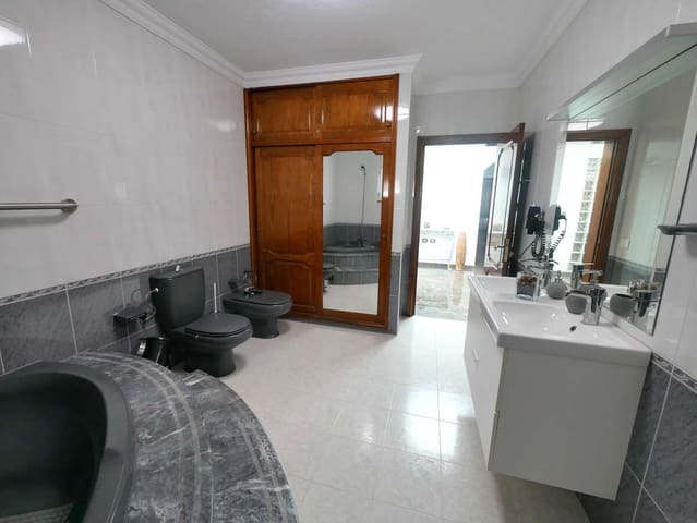 4 quarto Moradia para venda em Tahiche, Teguise com piscina garagem - 1 200 000 € (Ref: 9460937)