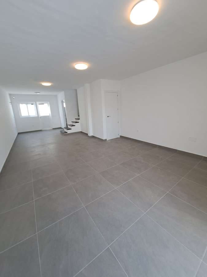 3 bedroom Semi-detached Villa for sale in Puerto del Carmen with garage - € 410,000 (Ref: 9465180)