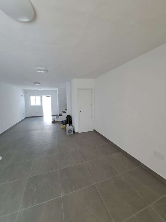 3 bedroom Semi-detached Villa for sale in Puerto del Carmen with garage - € 410,000 (Ref: 9465180)