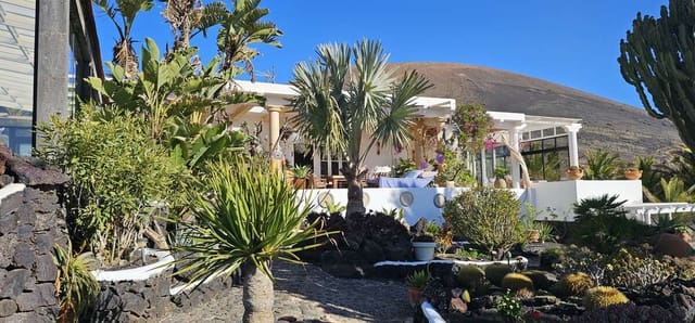 Chalet de 7 habitaciones en La Asomada, Tías en venta con piscina garaje - 2.300.000 € (Ref: 9485056)