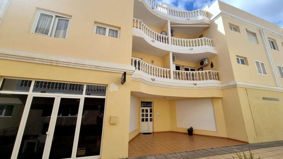 3 bedroom Flat for sale in Arrecife with garage - € 279,000 (Ref: 9536577)