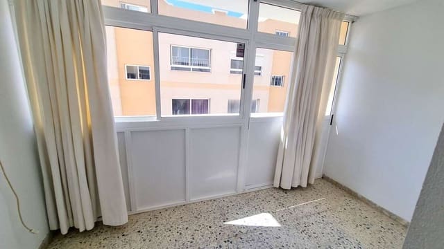 3 bedroom Flat for sale in Arrecife with garage - € 279,000 (Ref: 9536577)