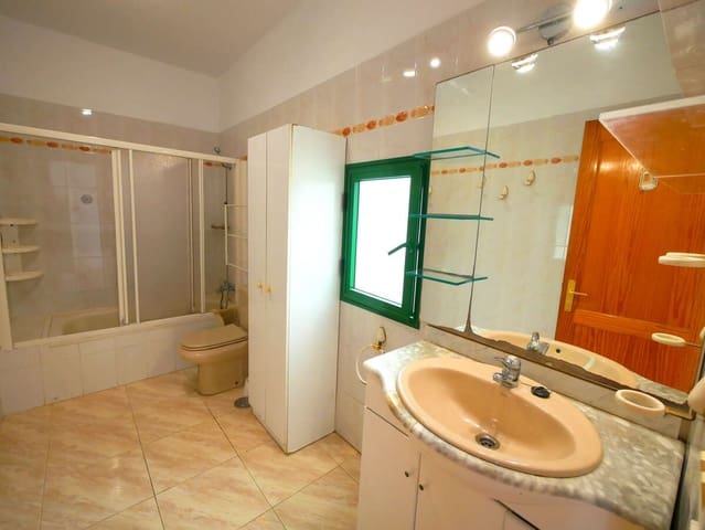 6 bedroom Finca/Country House for sale in Punta Mujeres, Haría with garage - € 450,000 (Ref: 9573710)