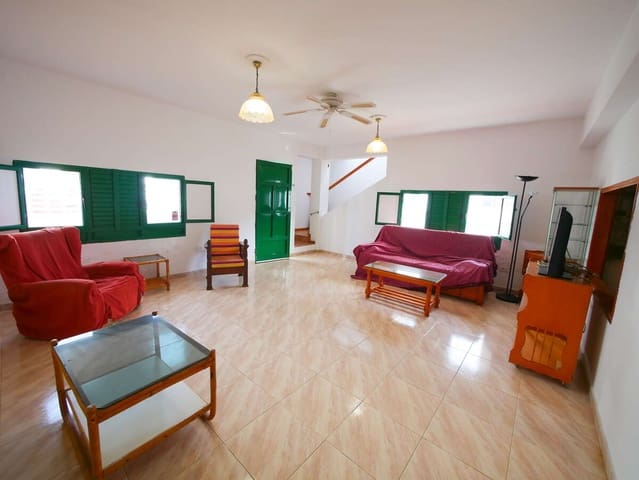 6 bedroom Finca/Country House for sale in Punta Mujeres, Haría with garage - € 450,000 (Ref: 9573710)