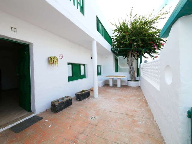 6 bedroom Finca/Country House for sale in Punta Mujeres, Haría with garage - € 450,000 (Ref: 9573710)