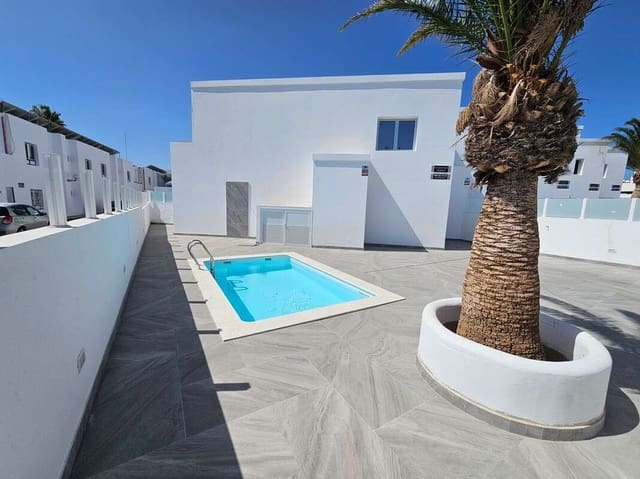 3 chambre Villa/Maison Semi-Mitoyenne à vendre à Puerto del Carmen, Tías avec piscine garage - 615 000 € (Ref: 9575466)
