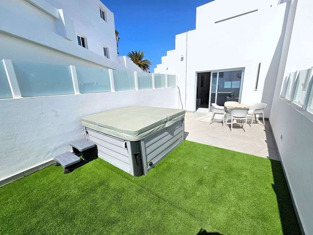 Pareado de 3 habitaciones en Puerto del Carmen en venta con garaje - 585.000 € (Ref: 9575468)