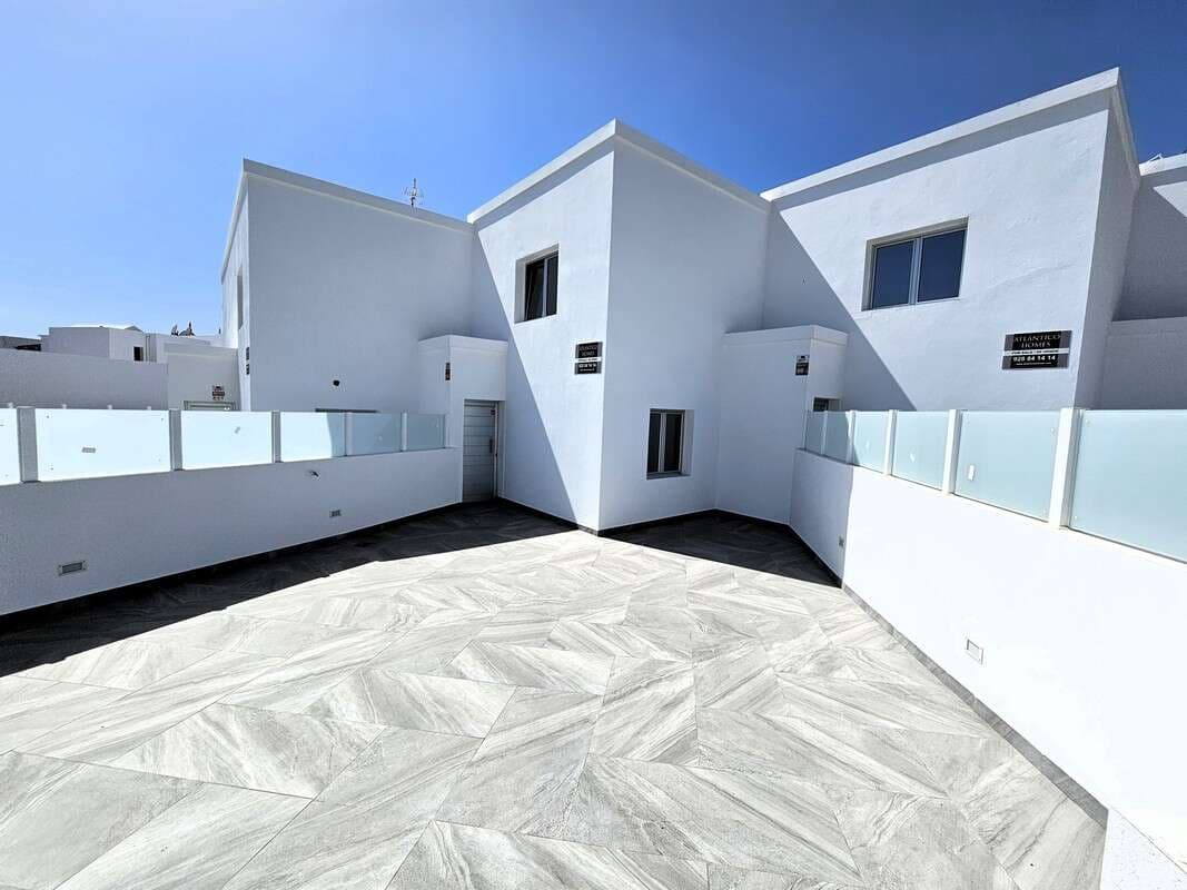 3 bedroom Finca/Country House for sale in Puerto del Carmen with garage - € 585,000 (Ref: 9575469)