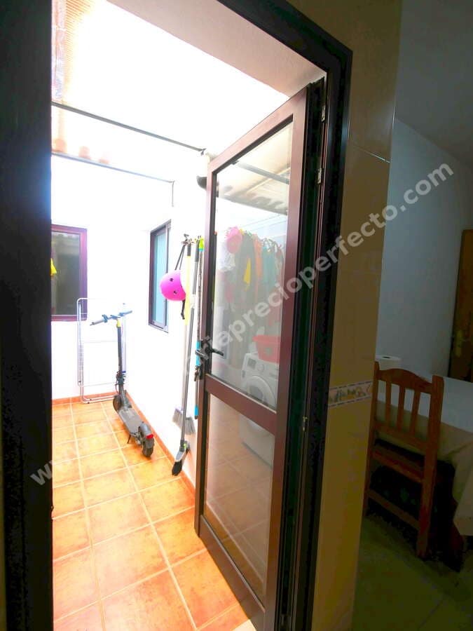 2 bedroom Flat for sale in Arrecife - € 179,000 (Ref: 9598529)