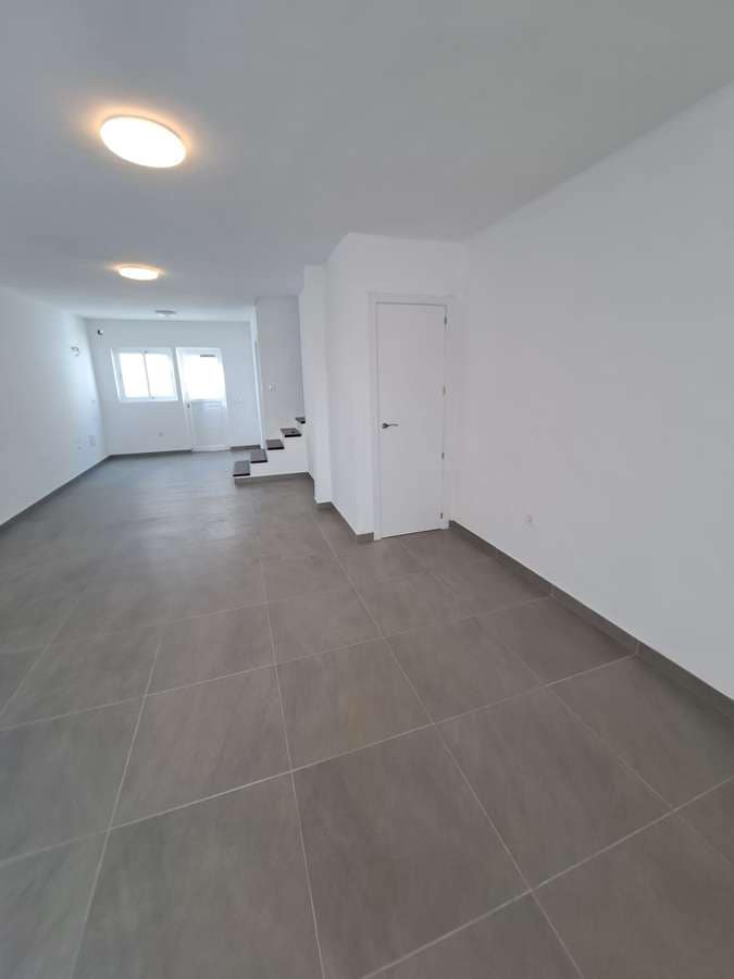 3 slaapkamer Halfvrijstaande villa te koop in Puerto del Carmen met garage - € 400.000 (Ref: 9610698)