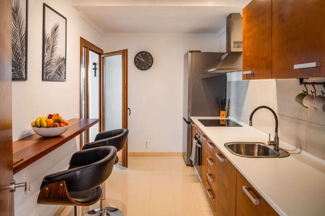 4 soveværelse Villa til salg i Playa Blanca, Yaiza med swimmingpool garage - € 790.000 (Ref: 9633709)