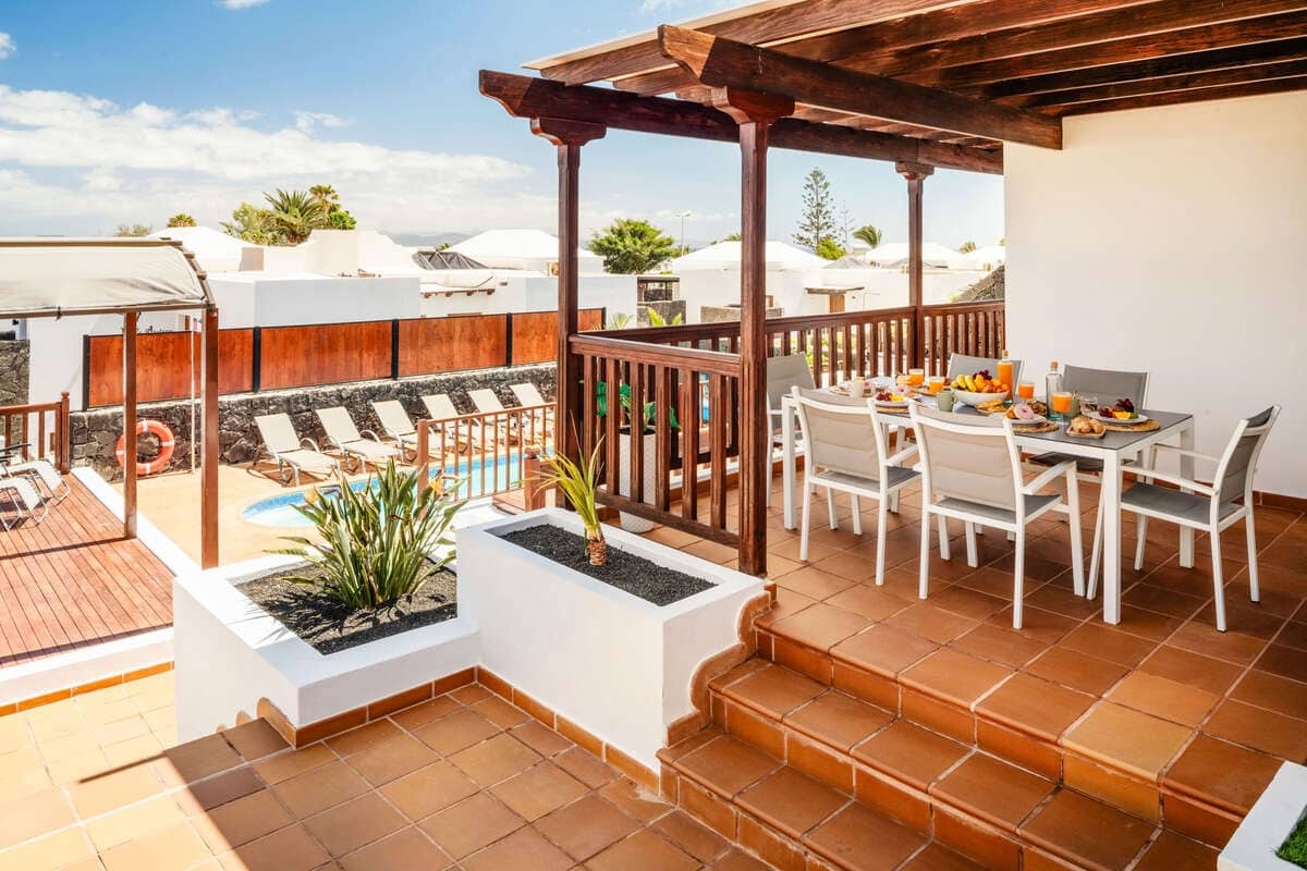4 soveværelse Villa til salg i Playa Blanca med swimmingpool garage - € 790.000 (Ref: 9633709)