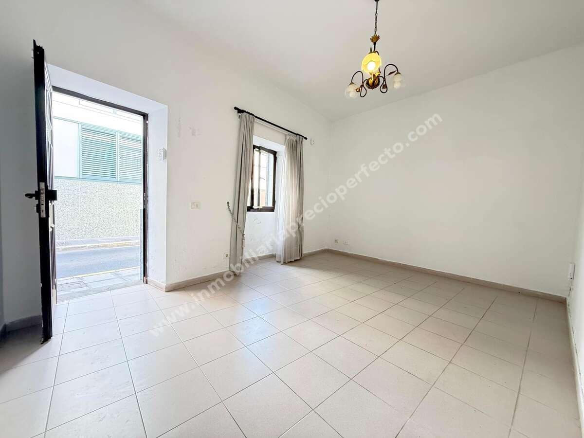 2 bedroom Finca/Country House for sale in Arrecife - € 220,000 (Ref: 9633710)