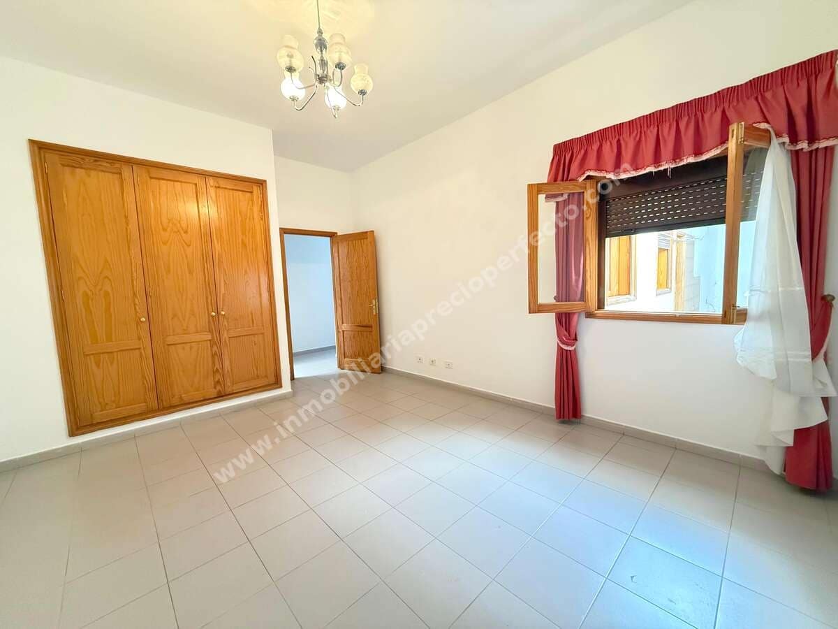 2 bedroom Finca/Country House for sale in Arrecife - € 220,000 (Ref: 9633710)