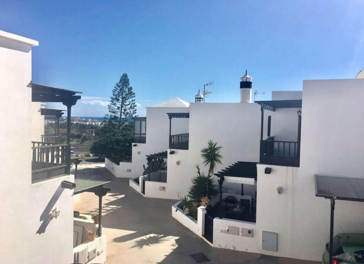 Pareado de 3 habitaciones en Costa Teguise en venta con garaje - 375.000 € (Ref: 9638952)