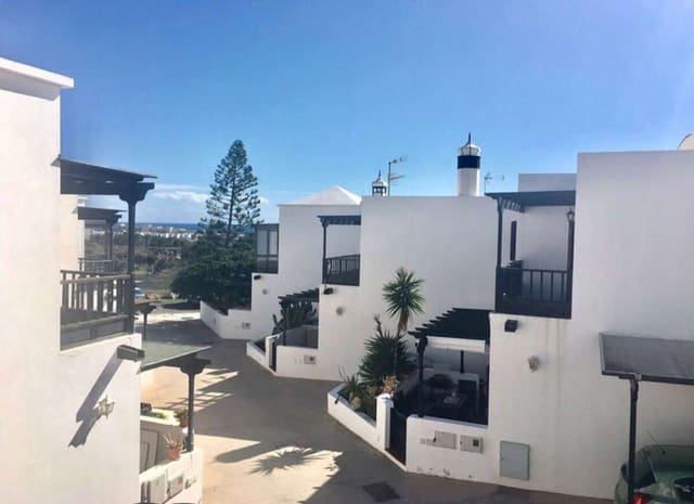 Pareado de 3 habitaciones en Costa Teguise, Teguise en venta con garaje - 375.000 € (Ref: 9638952)