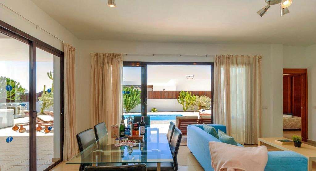 Chalet de 5 habitaciones en Playa Blanca en venta con piscina - 750.000 € (Ref: 9658169)