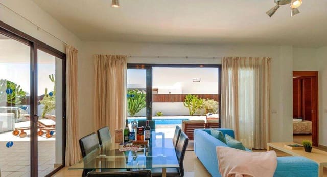 Chalet de 5 habitaciones en Playa Blanca, Yaiza en venta con piscina - 750.000 € (Ref: 9658169)