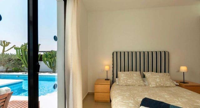 Chalet de 5 habitaciones en Playa Blanca, Yaiza en venta con piscina - 750.000 € (Ref: 9658169)