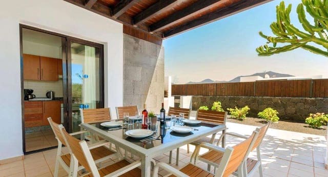 Chalet de 5 habitaciones en Playa Blanca, Yaiza en venta con piscina - 750.000 € (Ref: 9658169)