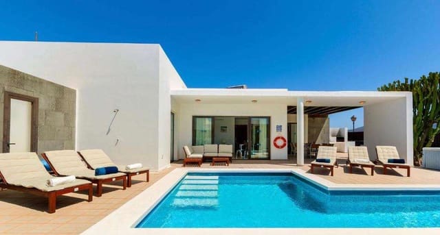 Chalet de 5 habitaciones en Playa Blanca, Yaiza en venta con piscina - 750.000 € (Ref: 9658169)