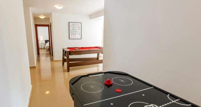 Chalet de 5 habitaciones en Playa Blanca, Yaiza en venta con piscina - 750.000 € (Ref: 9658169)
