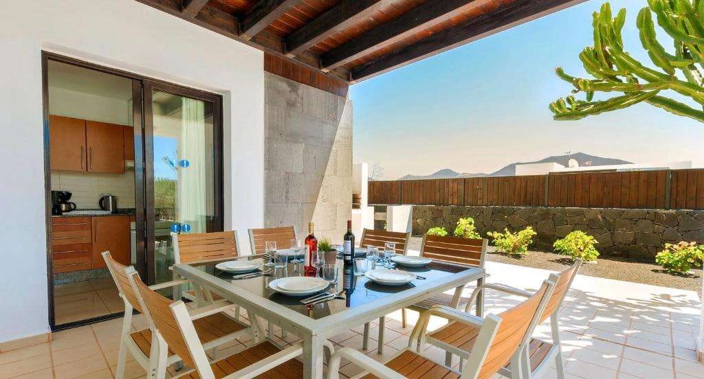 5 bedroom Villa for sale in Playa Blanca with pool - € 750,000 (Ref: 9658169)