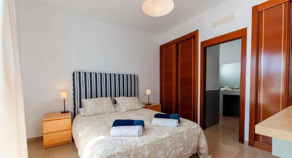 5 bedroom Villa for sale in Playa Blanca with pool - € 750,000 (Ref: 9658169)