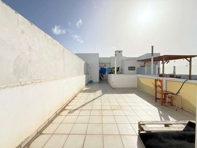 2 bedroom Apartment for sale in Arrecife - € 190,000 (Ref: 9658170)