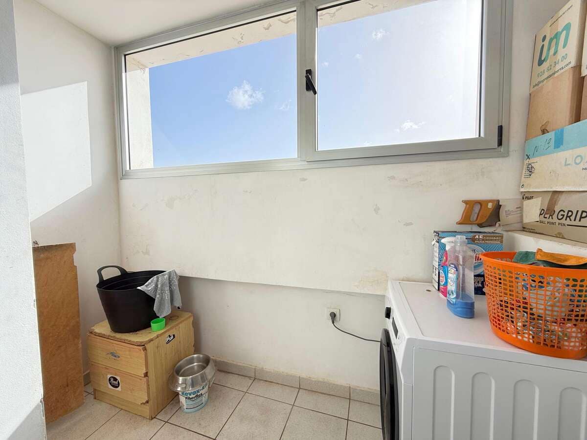 2 bedroom Apartment for sale in Arrecife - € 190,000 (Ref: 9658170)