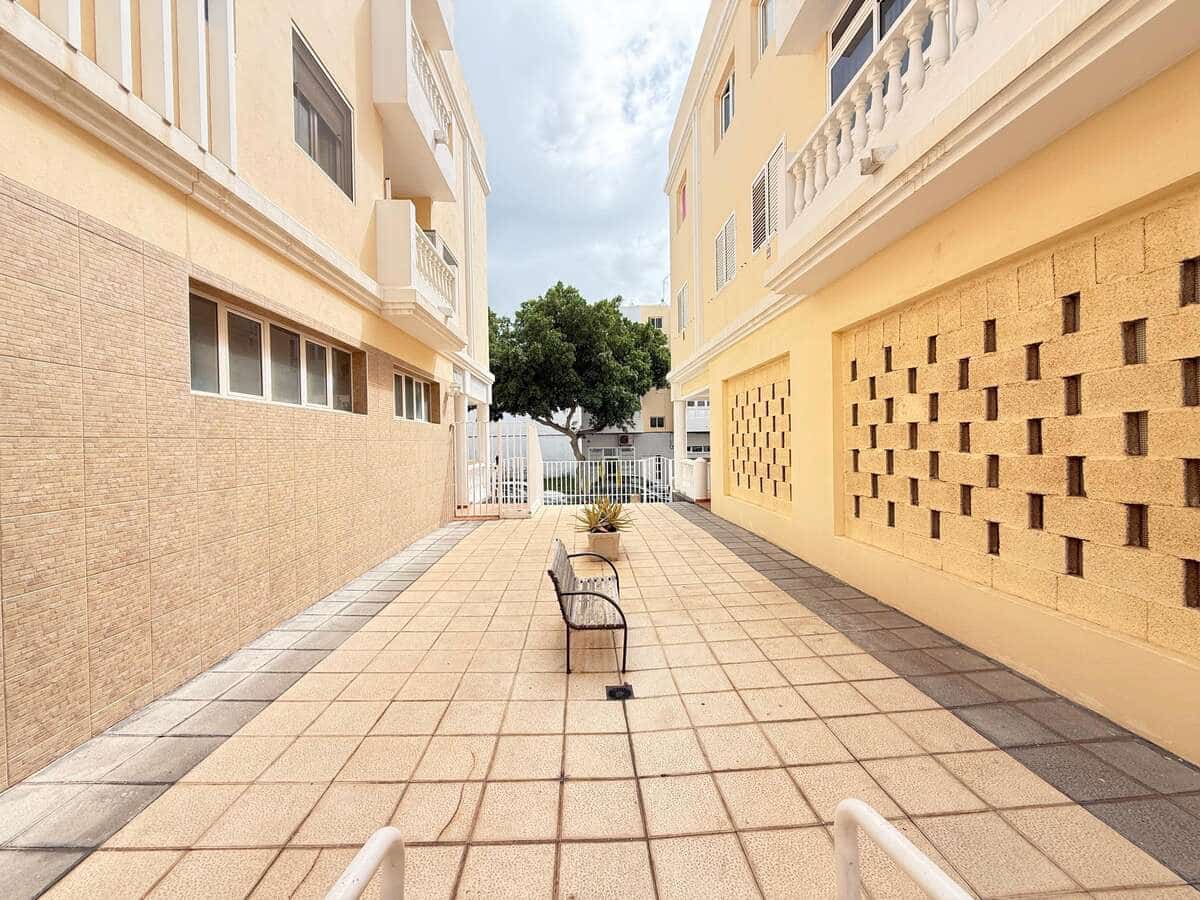 Piso de 3 habitaciones en Arrecife en venta con garaje - 278.900 € (Ref: 9658171)