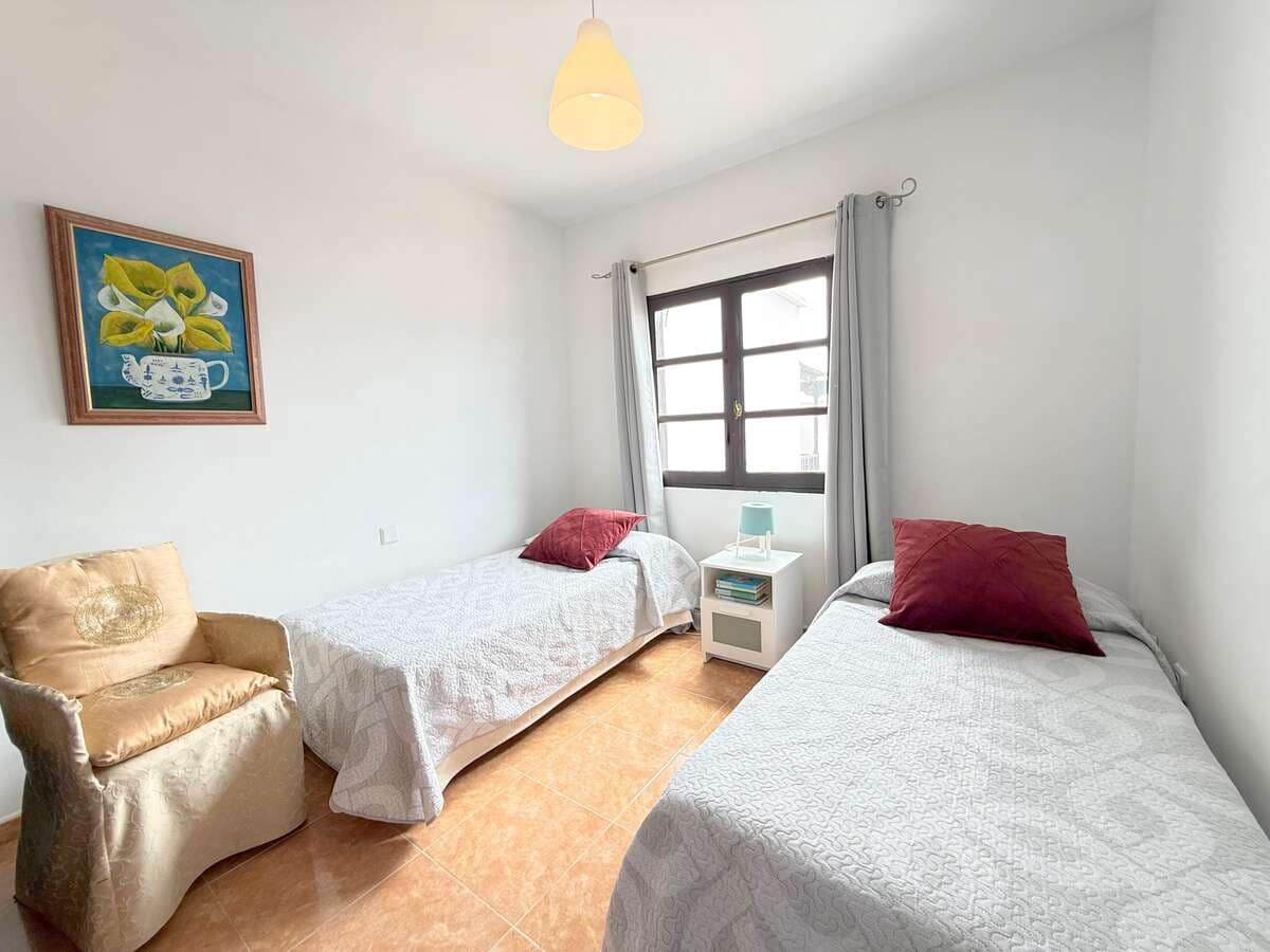 3 sovrum Semi-fristående Villa till salu i Costa Teguise med garage - 375 000 € (Ref: 9673726)