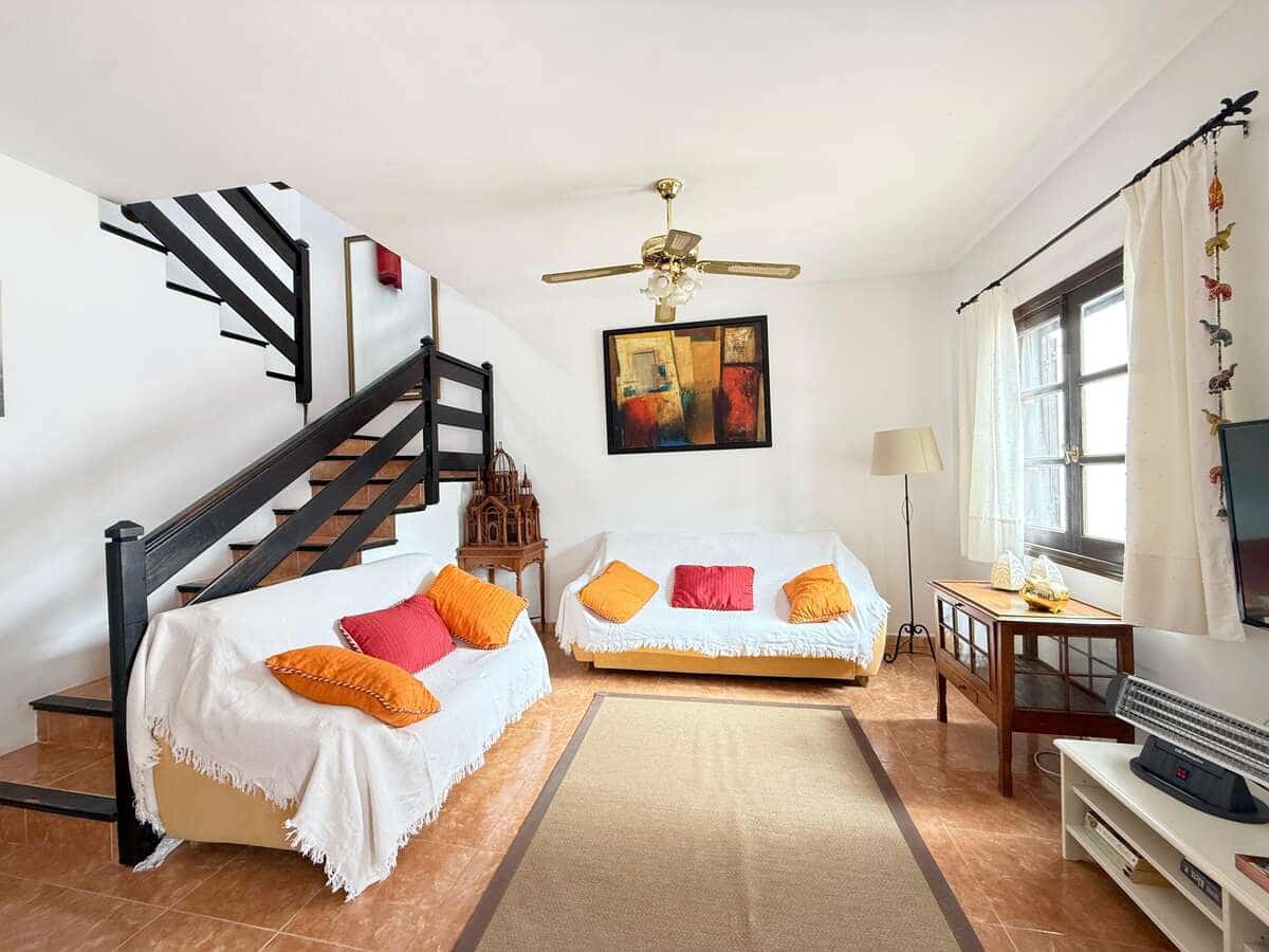 3 sovrum Semi-fristående Villa till salu i Costa Teguise med garage - 375 000 € (Ref: 9673726)