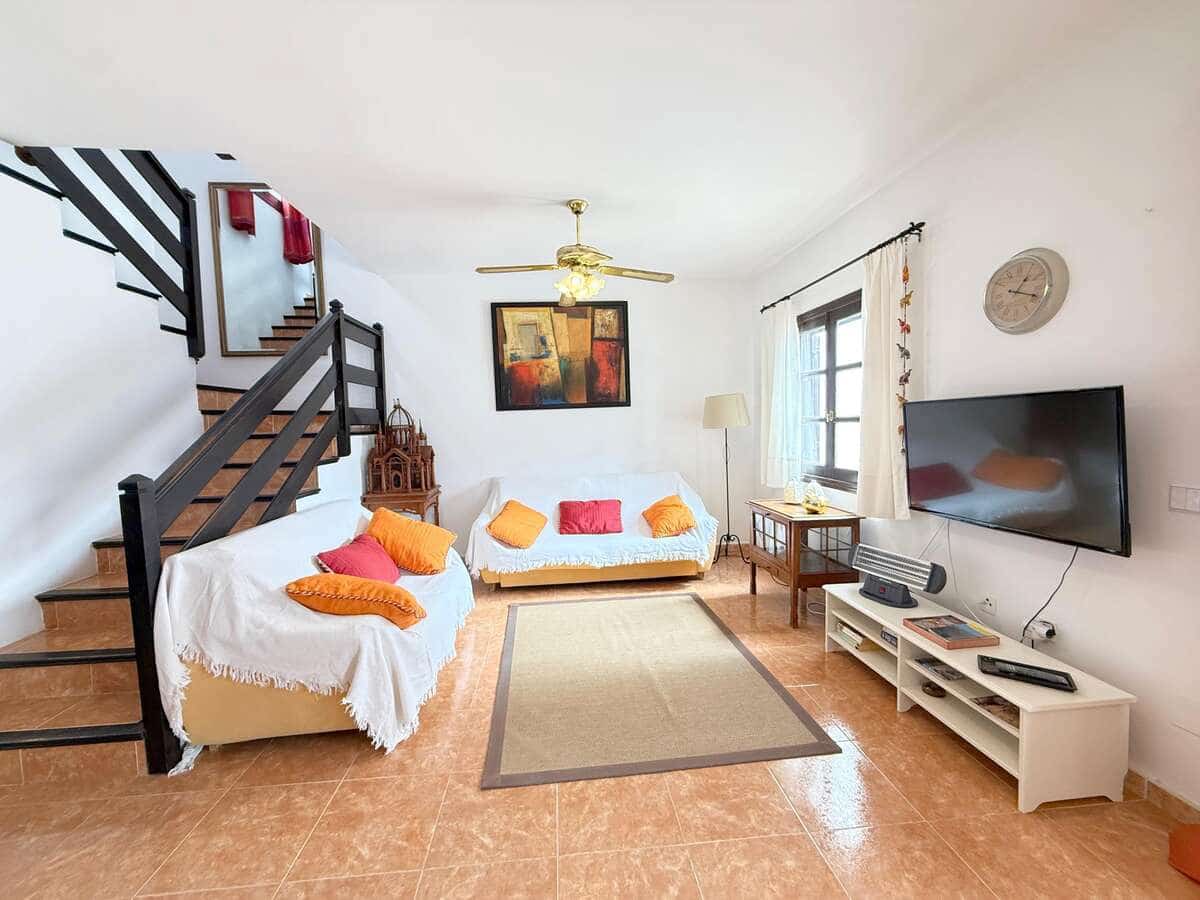 3 sovrum Semi-fristående Villa till salu i Costa Teguise med garage - 375 000 € (Ref: 9673726)