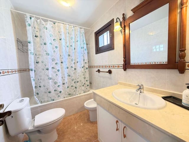 3 sovrum Semi-fristående Villa till salu i Costa Teguise, Teguise med garage - 375 000 € (Ref: 9673726)