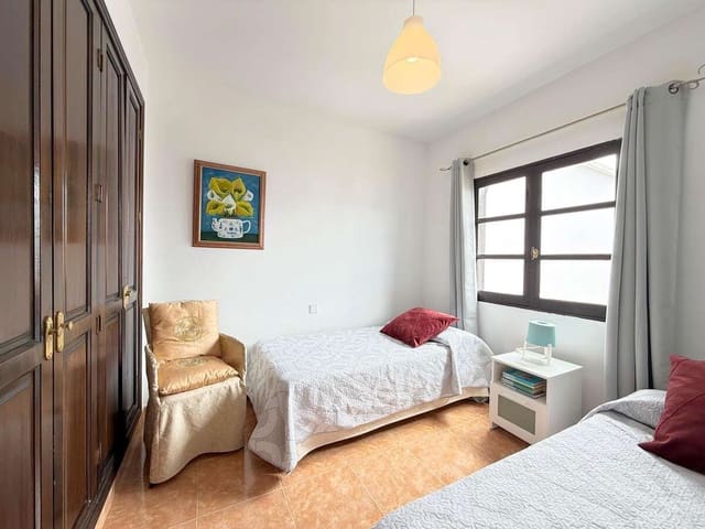 3 sovrum Semi-fristående Villa till salu i Costa Teguise, Teguise med garage - 375 000 € (Ref: 9673726)