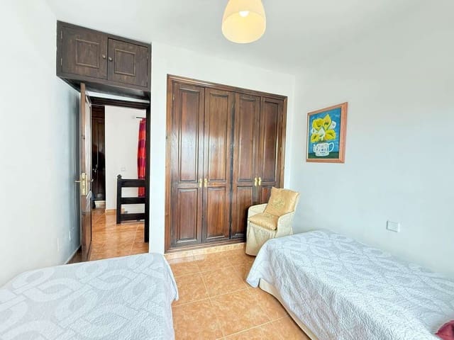 3 sovrum Semi-fristående Villa till salu i Costa Teguise, Teguise med garage - 375 000 € (Ref: 9673726)