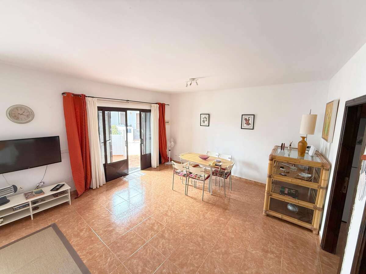 3 sovrum Semi-fristående Villa till salu i Costa Teguise med garage - 375 000 € (Ref: 9673726)